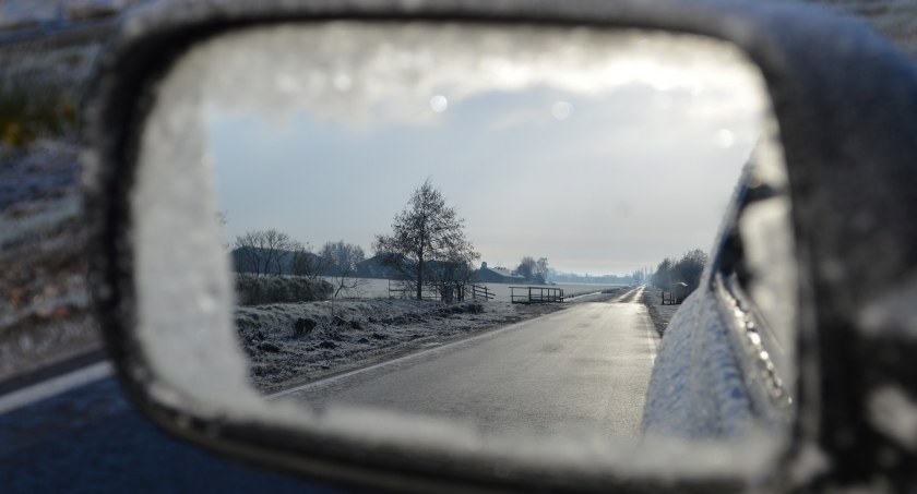 Znów będzie ślisko! Uwaga na drogach i chodnikach