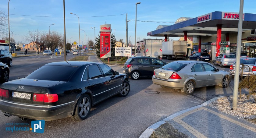 Kolejki na stacjach paliw w Łomży. Zostaną wprowadzone limity? [FOTO]