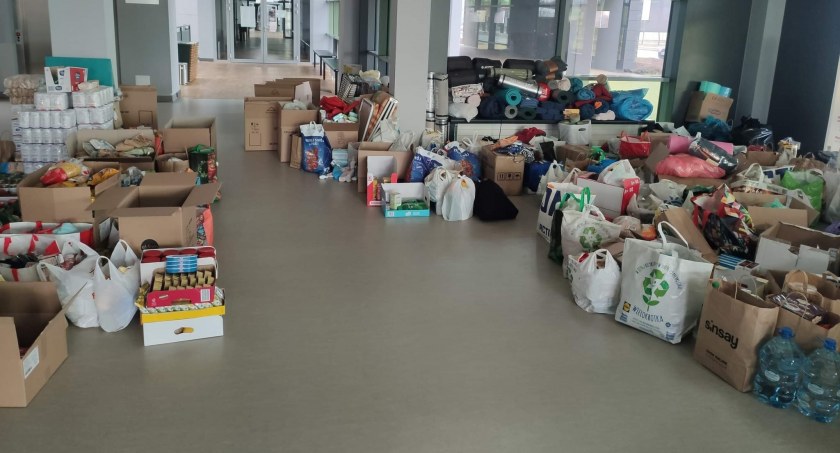 Łomża. Dobroczyńcy przekazują dary dla uchodźców z Ukrainy [FOTO]