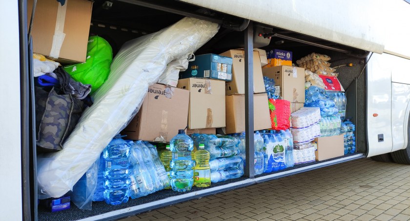 Mieszkańcy Łomży i regionu masowo pomagają Ukraińcom [FOTO]