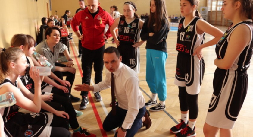 Awans łomżyńskich koszykarek [FOTO]