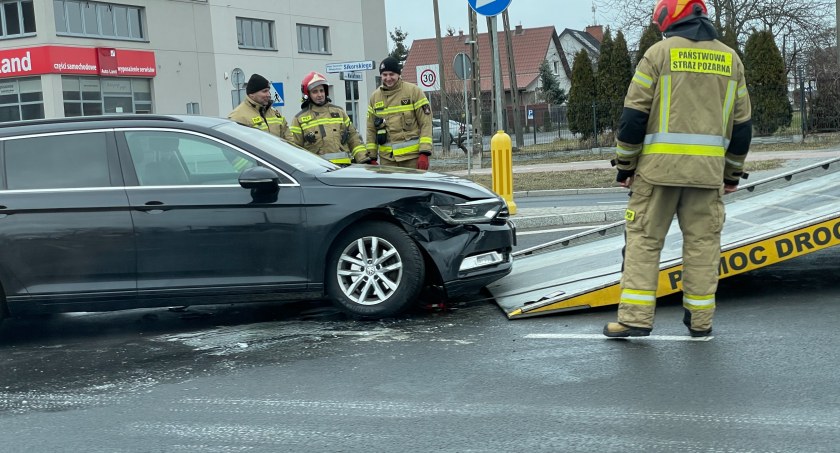 Kolizja dwóch osobówek na Sikorskiego [FOTO]