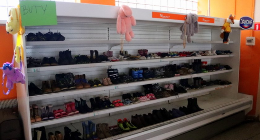 Punkt zbiórki i wydawania odzieży dla uchodźców z Ukrainy [FOTO]