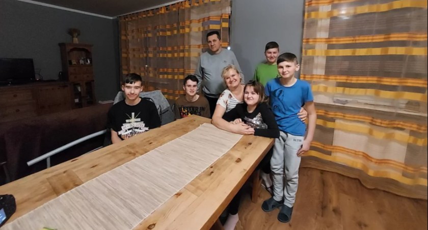 Separatyści podpalili ich gospodarstwo. Dach nad głową znaleźli w Łomży