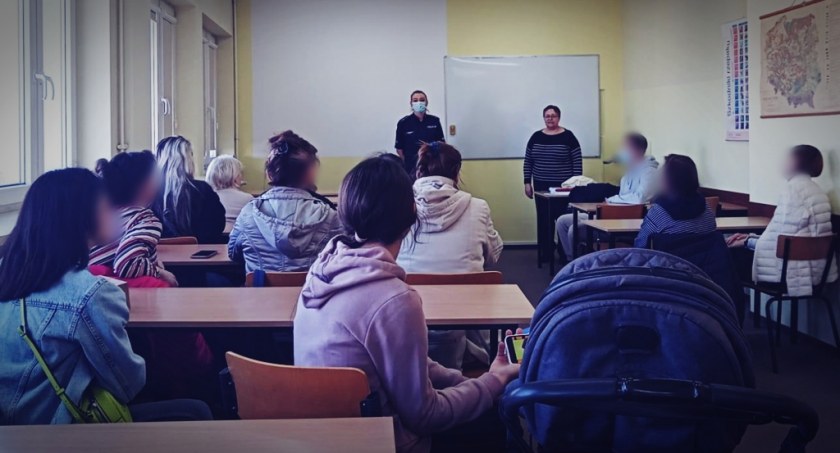 Rozpoczęły się spotkania policjantów z uchodźcami