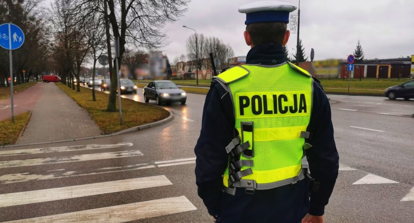 Przeszli przez jezdnię w niedozwolonym miejscu. Potrzebne były kajdanki
