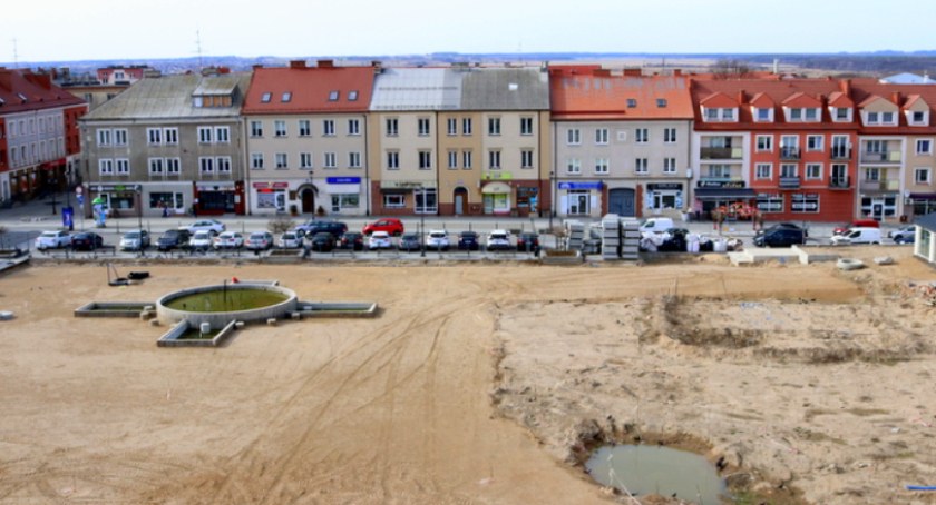 Rewitalizacja Starego Rynku ma zakończyć się we wrześniu. Jest umowa