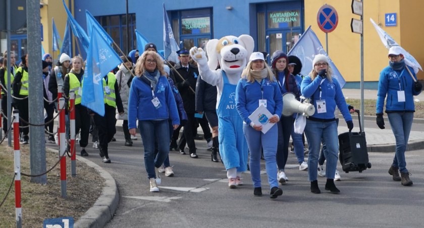 Światowy Dzień Świadomości Autyzmu. Ulicami Łomży przeszedł Niebieski Marsz [FOTO]