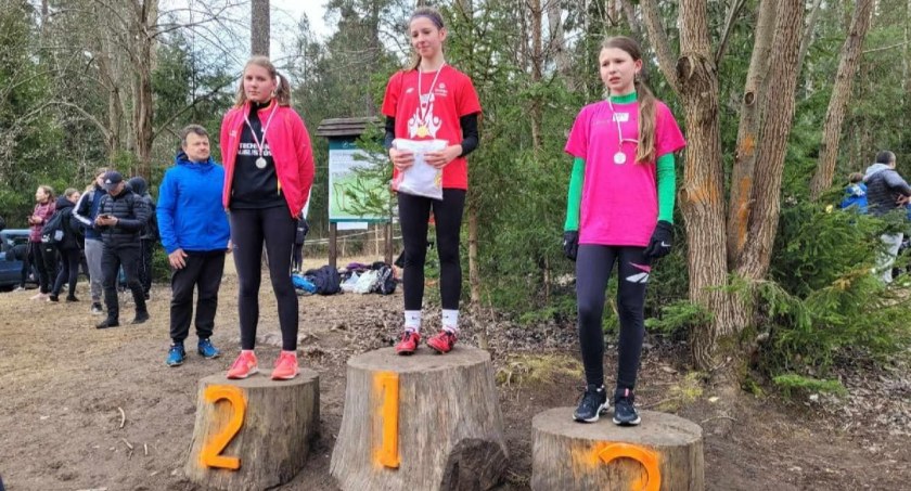 Koszykarka z UKS 4 Łomża mistrzynią województwa podlaskiego w indywidualnych biegach przełajowych