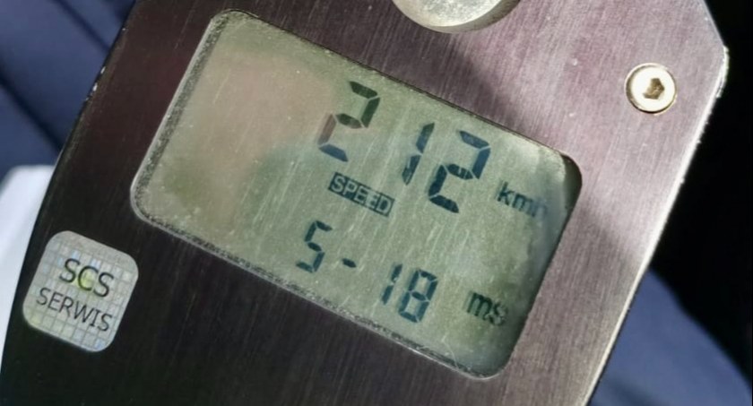 Jechał skodą z prędkością 212 km/h