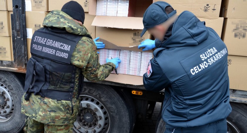 Funkcjonariusze przechwycili blisko 700 tys. paczek papierosów [VIDEO i FOTO]
