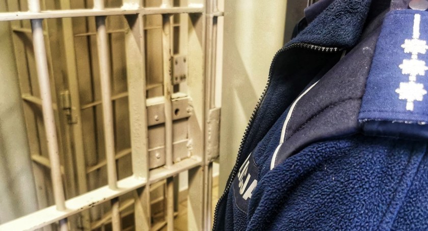 Z amfetaminą i na zakazie! Mieszkaniec gminy Piątnica ma kłopoty