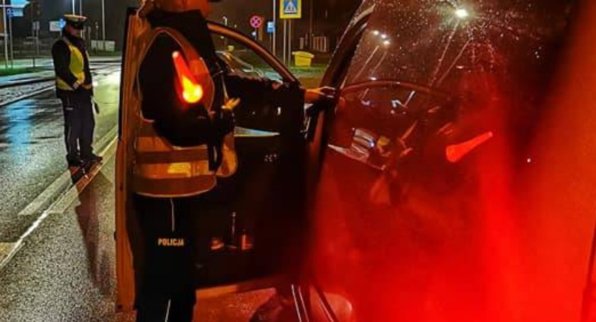 Pijany kierowca na Alei Legionów! Nie potrafił utrzymać prostego toru jazdy