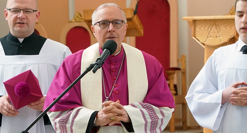 Wielkanocne życzenia biskupa Janusza. 