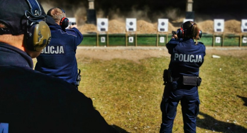 Łomżyńscy policjanci trenują strzelanie [FOTO]