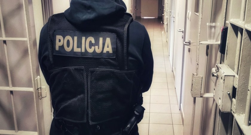 Policjanci z Łomży zatrzymali trzech mężczyzn. Wiemy, dlaczego