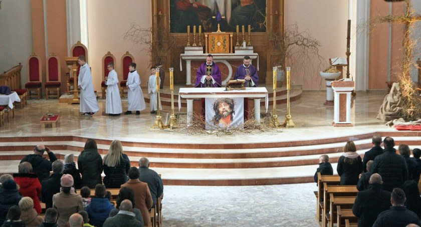 [LIVE] Gdy Chrystus na krzyżu umiera! Transmisja Liturgii Męki Pańskiej Parafia Bożego Ciała w Łomży