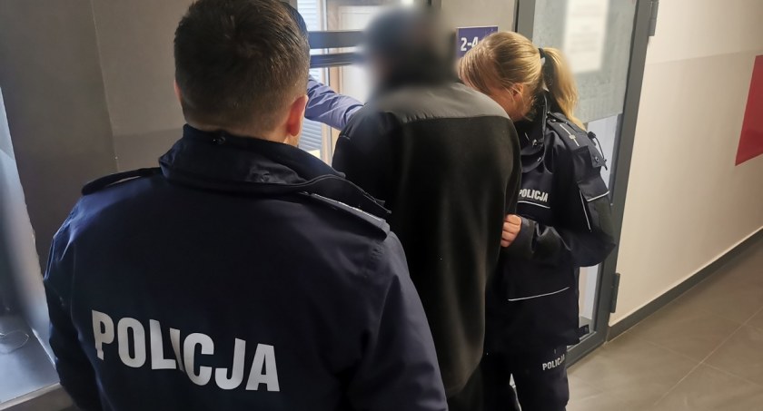Policjanci zauważyli go za kierownicą. Musieli go zatrzymać!
