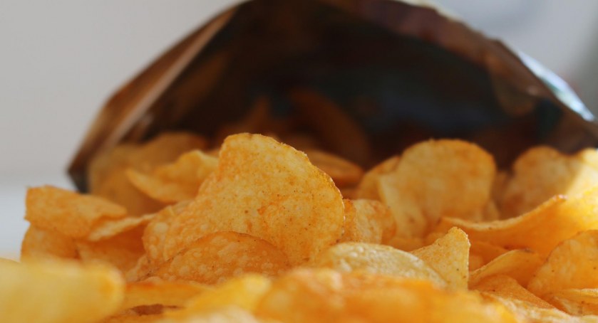 Znaleźli amfetaminę w paczce po chipsach! 28-latkowi grozi więzienie