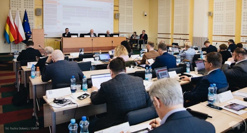 Radni wojewódzcy za przejęciem skansenu w Nowogrodzie