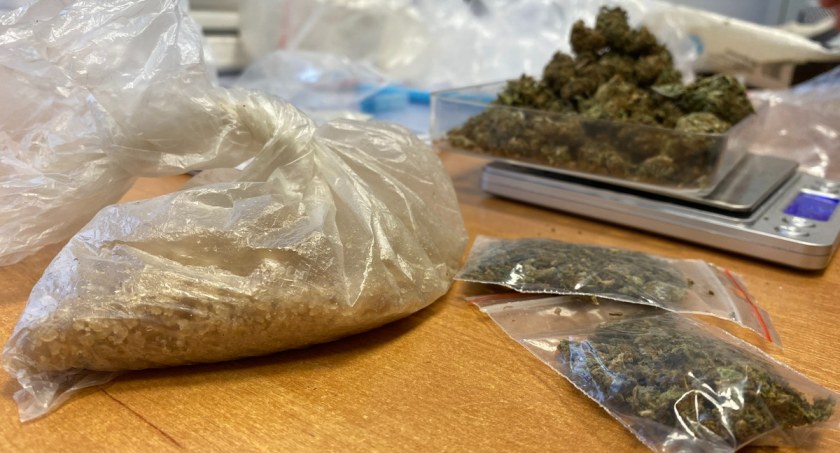 Policjanci rozbili grupę zajmującą się handlem narkotykami! Zatrzymano 6 osób