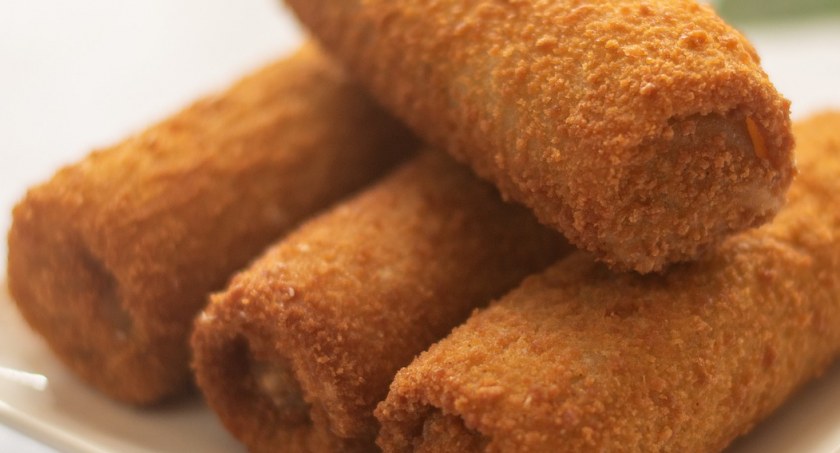 W roladkach z kurczaka wykryto bakterie Salmonella