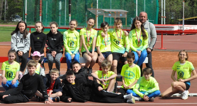 Młodzi lekkoatleci z medalami [FOTO]