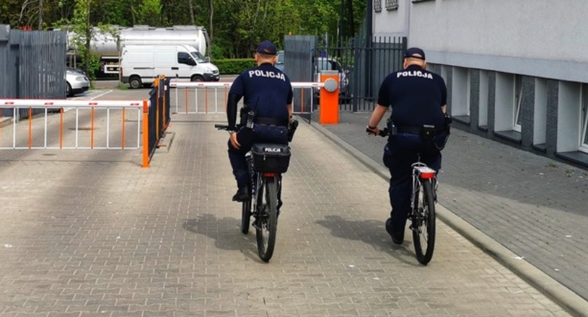 Policjanci z Łomży przesiedli się na rowery. Gdzie ich spotkamy?