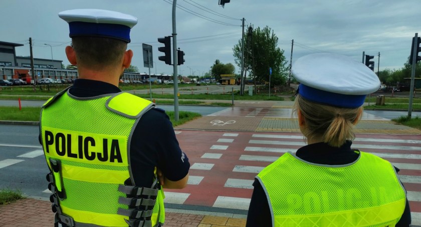 Ponad 100 wykroczeń. Przepisy złamali kierowcy, piesi i rowerzyści