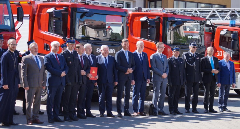 Nowe pojazdy dla podłomżyńskich jednostek OSP [FOTO]