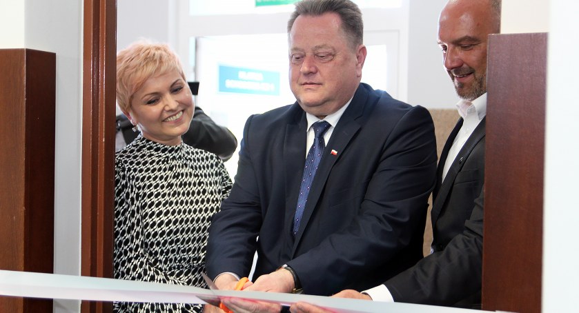 Izba Pamięci w Piątnicy. Szkoła zatrzymała pamiątki katyńskie [FOTO]