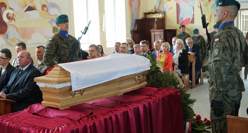 Dołączył do rodziców po 79-latach. Pogrzeb chłopca zabitego przez Niemców [FOTO]