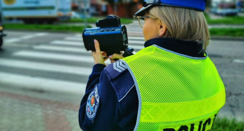 Uwaga na drogach i chodnikach. Policjanci prowadzą dziś działania