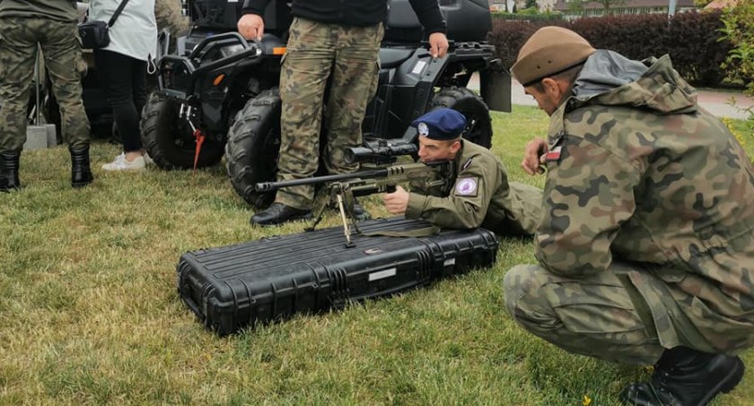 Łomża. Wojsko czeka na bulwarach [FOTO]
