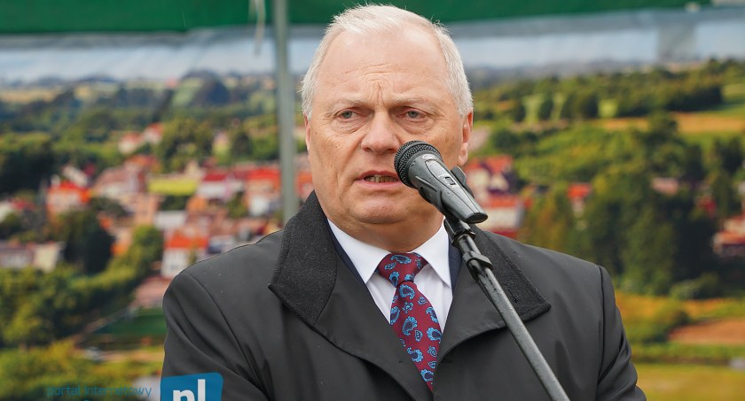 Wiadomo, ile Lech Kołakowski zarobił w BGK