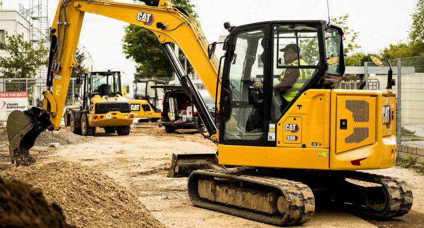 Chciał kupić minikoparkę, a stracił prawie 12 tysięcy euro