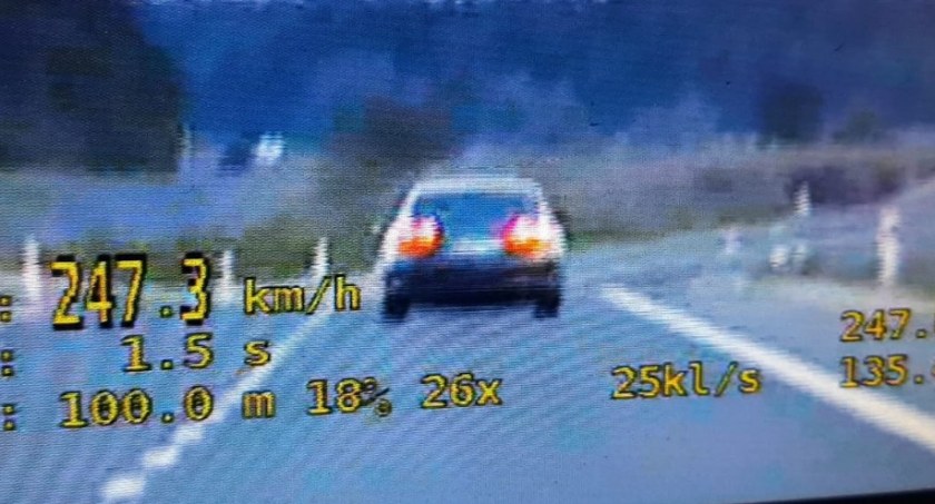Pędził 247 km/h! Zatrzymali go policjanci z łomżyńskiej drogówki [VIDEO]