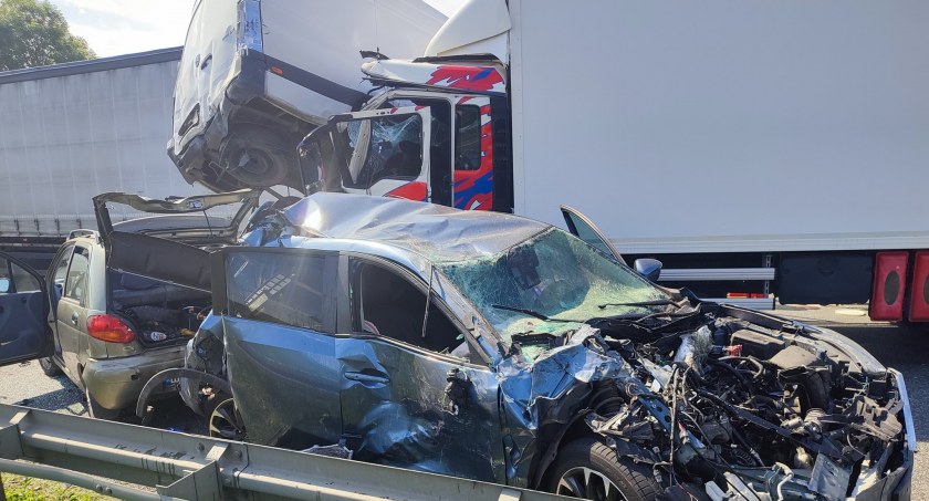 Karambol na S8. Trasa w stronę Warszawy jest całkowicie zablokowana [FOTO, VIDEO]