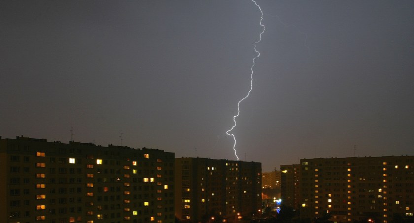 Burze z gradem! Synoptycy ostrzegają [AKTUALIZACJA]