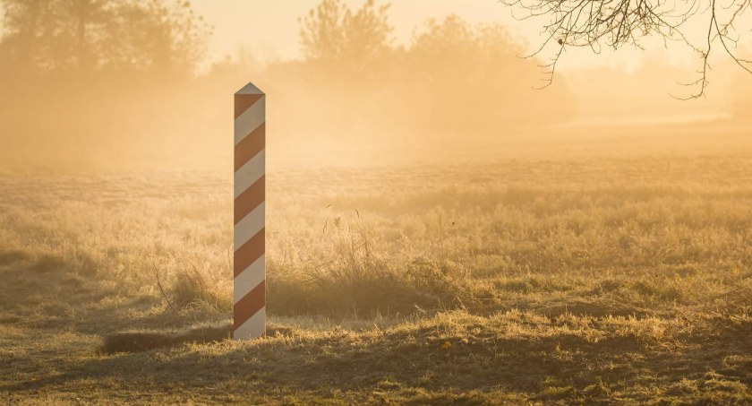 Granica polsko-białoruska. Cudzoziemcy przeszli i uszkodzili tymczasowe zabezpieczenie 