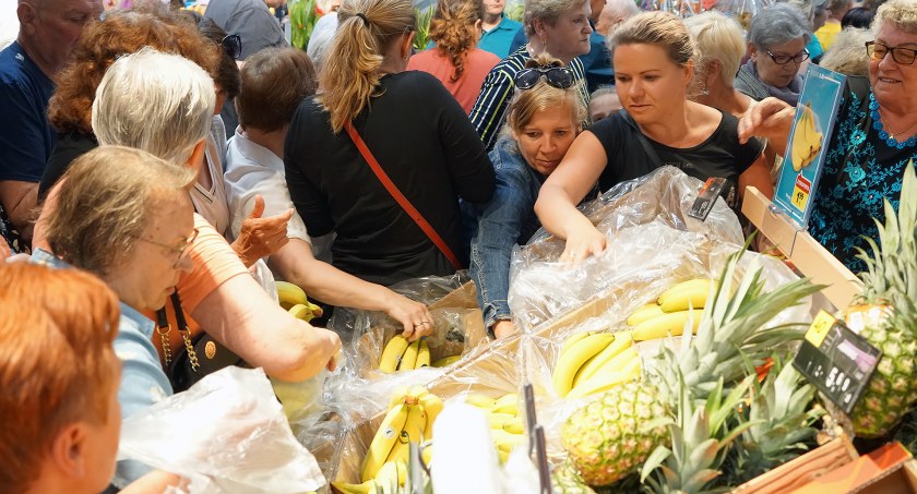 Carrefour już sprzedaje w Venedzie. Szturm w dniu otwarcia [FOTO i VIDEO]