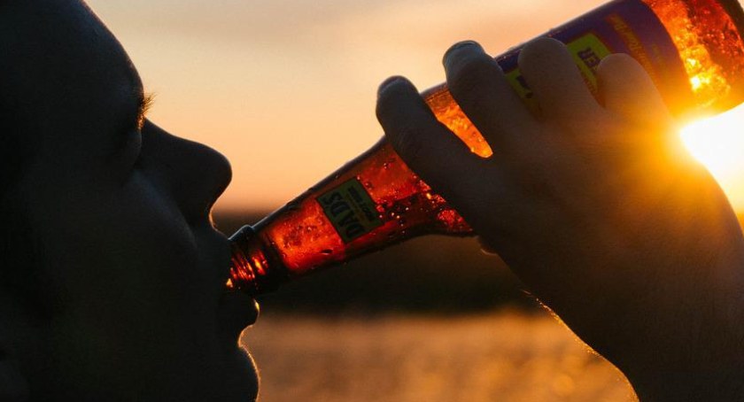 Włamanie w Nowogrodzie. Złodziej ukradł cztery piwa i drabinę