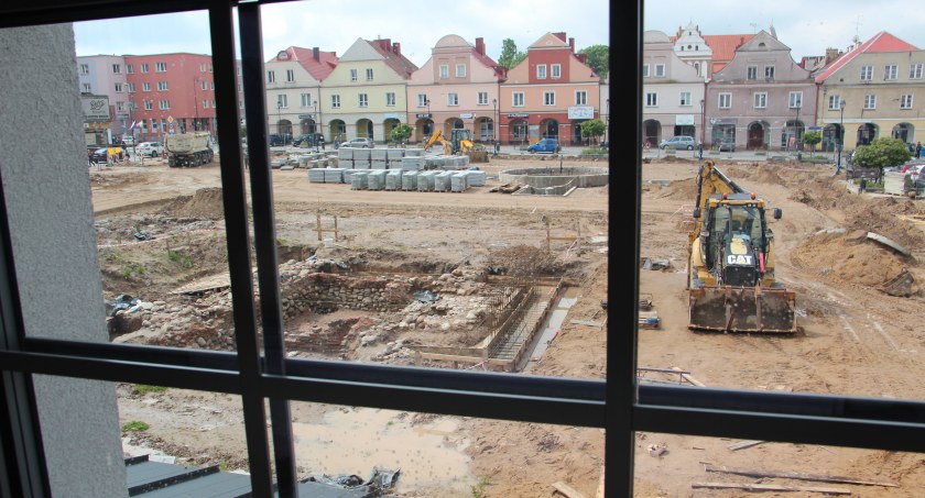 Rewitalizacja Starego Rynku. Co słychać na placu budowy?