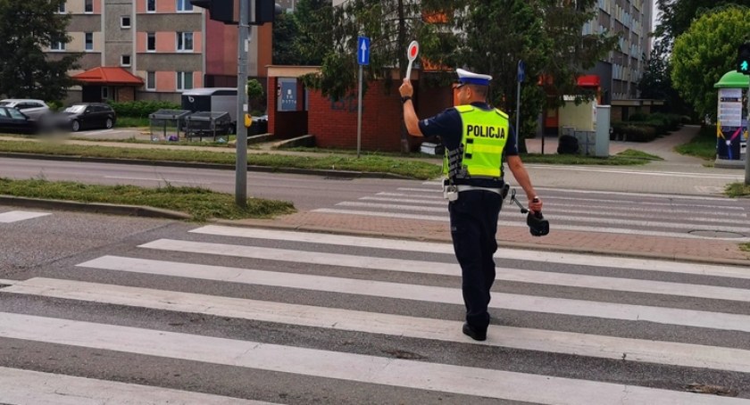 Łomża. Wpadł, bo nieprawidłowo zmienił pas ruchu. 29-latkowi grozi do 5 lat więzienia