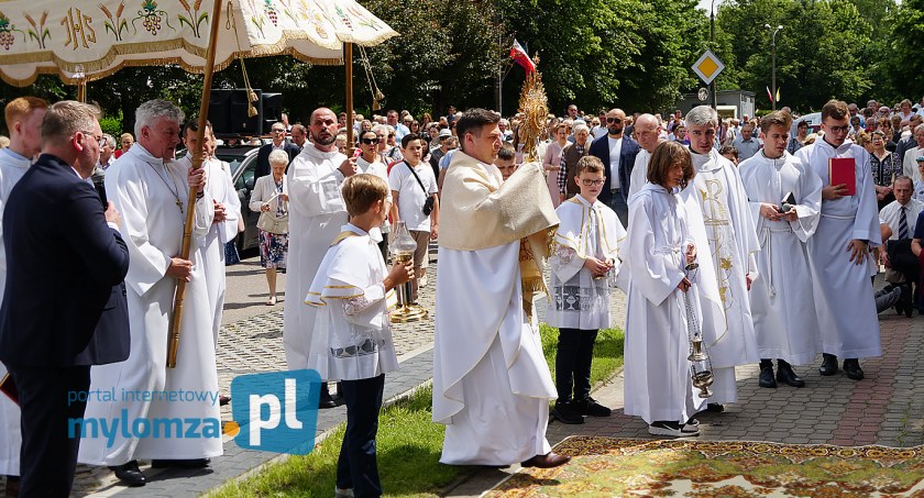 Boże Ciało 2022 w Łomży. Procesja Sanktuarium Miłosierdzia Bożego [FOTO]