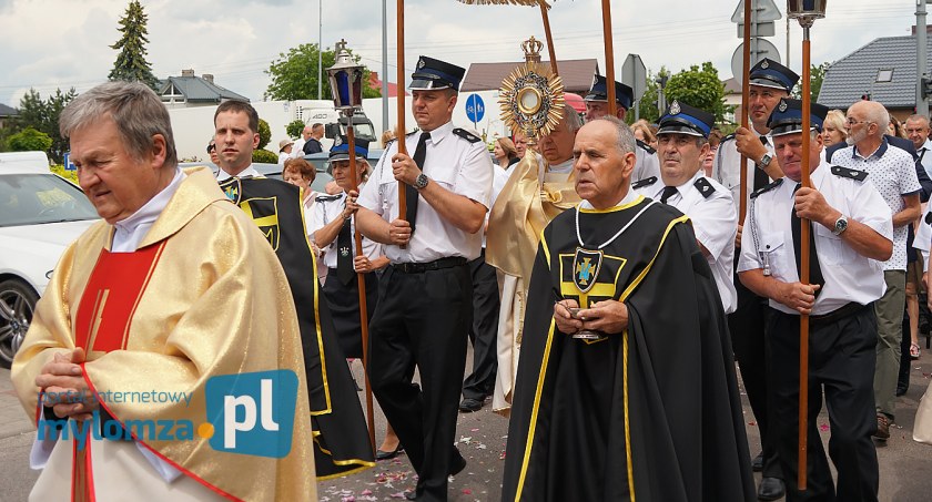 Procesja wiernych z parafii pw. św. Andrzeja Boboli [FOTO]
