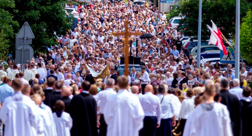 Boże Ciało 2022. Procesja parafii pw. Krzyża Świętego w Łomży [FOTO]