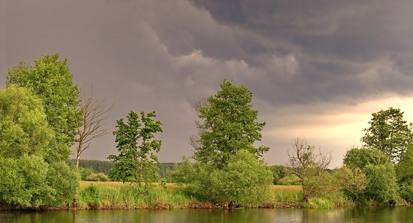 Burzowy początek lata. Synoptycy ostrzegają [AKTUALIZACJA]
