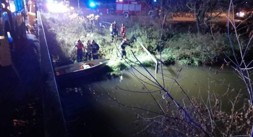 Jedna osoba nie żyje po wywróceniu kajaka na Narwi 