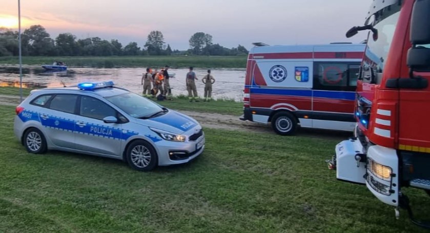 Wszedł do Biebrzy i zniknął pod wodą. Mężczyzna nie żyje